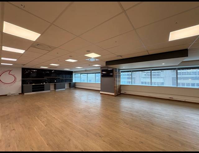 950M² OFFICE TO LET IN FORESHORE